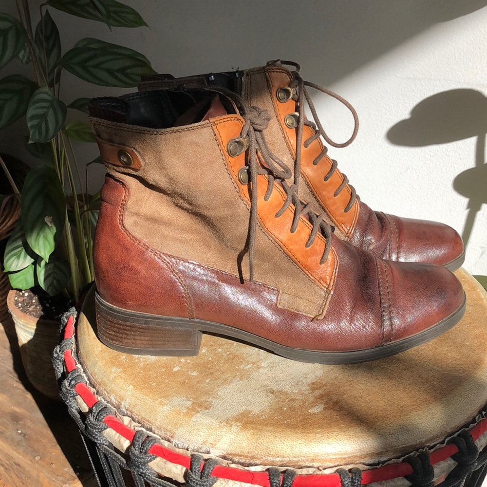 Vintage Clarks Lace-up Ankle Boot